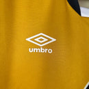 Camisa Rayo Vallecano III 23/24 - Torcedor Umbro Masculina - Dourado com detalhes em preto e branco