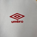 Camisa Rayo Vallecano I 23/24 - Torcedor Umbro Masculina - Branca com detalhes em vermelho e amarelo