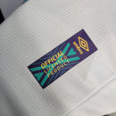 Camisa Seleção Guatemala I 23/24 - Torcedor Umbro Masculina - Branca com detalhes em azul e preto