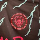 Kit Infantil Manchester City III 23/24 Puma - Preto com detalhes em azul e rosa