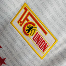 Camisa Union Berlin Edição Especial 23/24 - Torcedor Adidas Masculina - Branca com detalhes em vermelho e amarelo