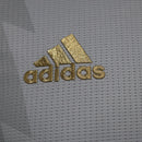 Camisa Arsenal Edição Especial 23/24 - Jogador Adidas Masculina - Branca com detalhes em vermelho e dourado