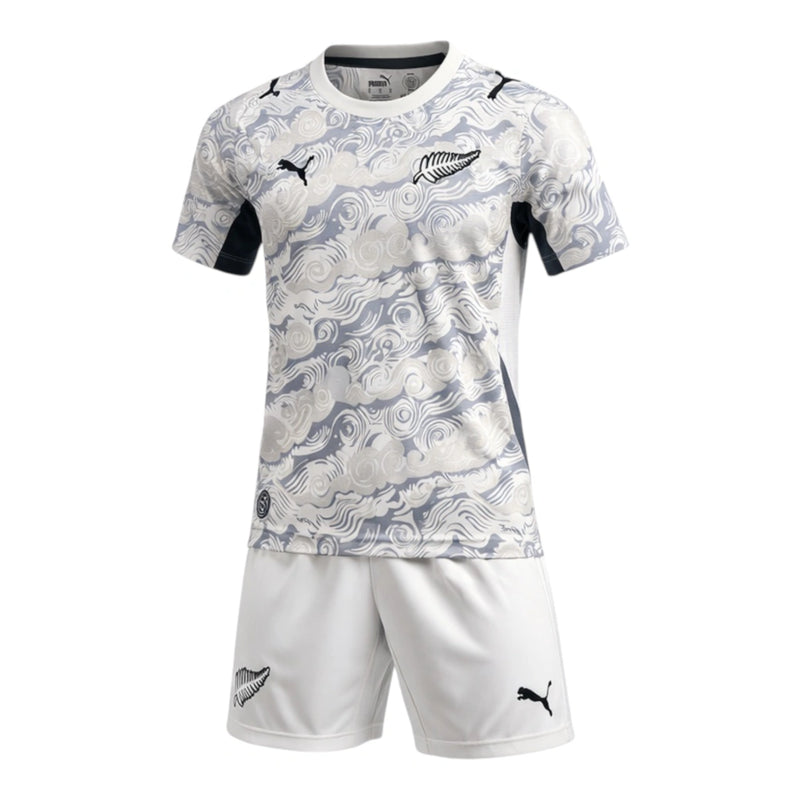Kit Infantil Seleção Nova Zelândia I 26/27 - Puma - Branco e cinza