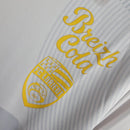 Camisa Lorient Edição especial Aniversário de 100 anos 24/25 - Torcedor Umbro Masculina - Branca com detalhes em amarelo