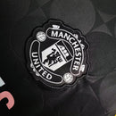 Camisa Manchester United Treino Edição Especial 24/25 - Torcedor Adidas Masculina - Preta com detalhes multicoloridas
