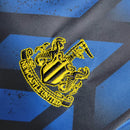 Kit Infantil Newcastle United III 23/24 - Castore - Azul com detalhes em amarelo