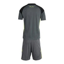 Kit Infantil Manchester United Goleiro 25/26 - Adidas - Cinza