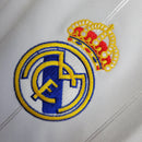 Camisa Retrô Real Madrid I 12/13 - Masculina Adidas - Branca com detalhes em azul