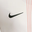 Camisa Chelsea II 25/26 - Torcedor Nike Feminina - Branca com detalhes em verde e vermelho