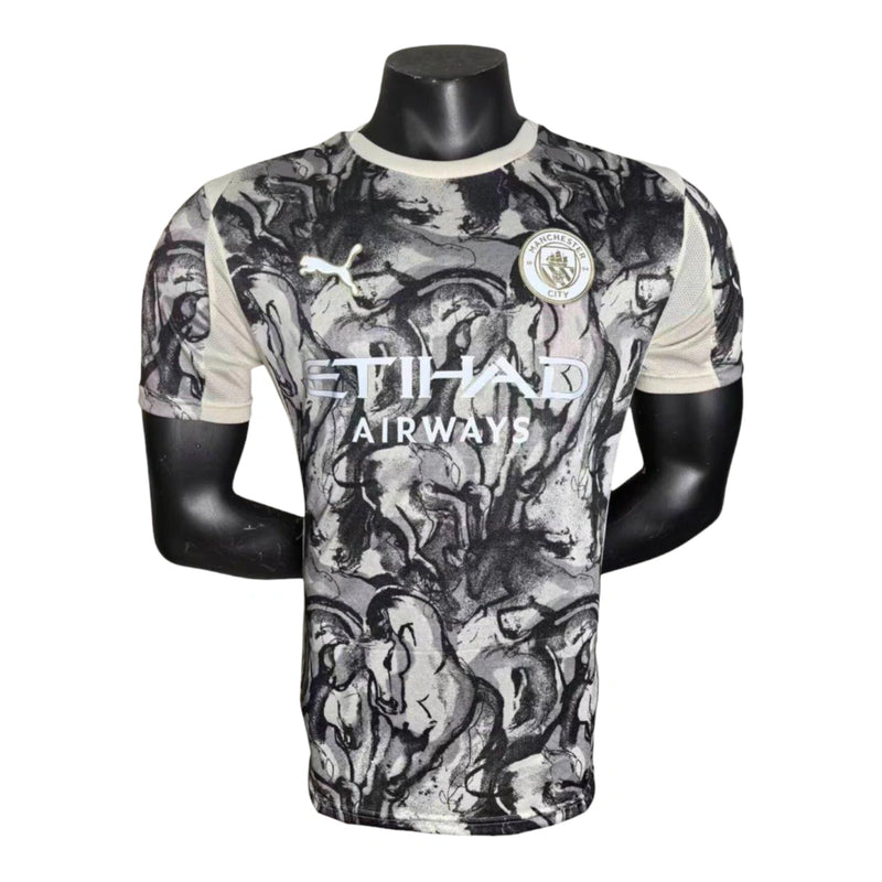 Camisa Manchester City Edição Especial Ano do Cavalo 25/26 - Jogador Puma Masculina - Bege com detalhes em cinza