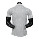 Camisa Chelsea Pré-jogo 25/26 - Jogador Nike Masculina - Branca com detalhes em cinza