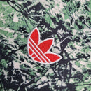 Kit Infantil Manchester United 24/25 - Adidas - Verde com detalhes em branco e preto