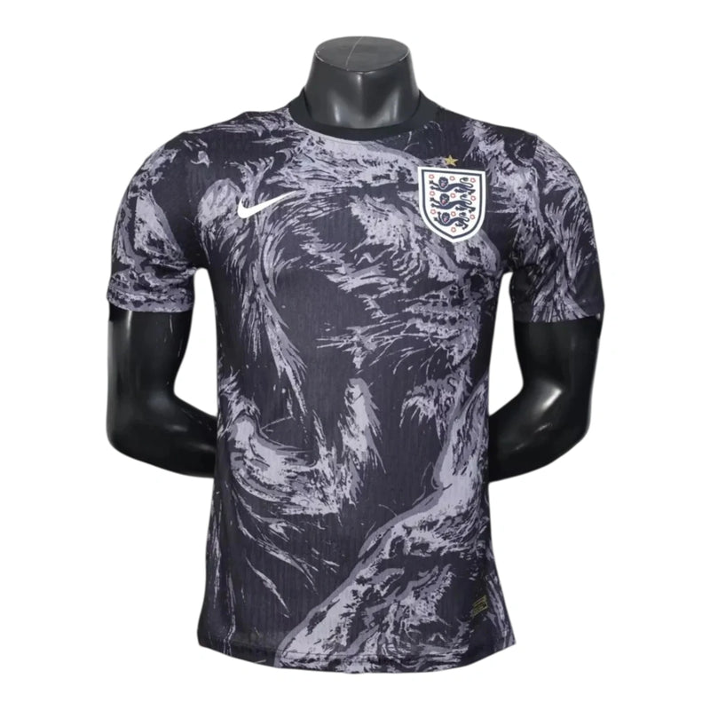 Camisa Seleção Inglaterra Pré-jogo 26/27 - Jogador Nike Masculina - Preta com detalhes em cinza
