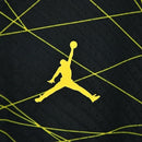 Camisa Retrô Paris Saint-Germain IV 22/23 - Masculina Jordan - Preta com detalhes em amarelo
