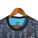 Camisa Grêmio Treino 23/24 - Torcedor Umbro Masculina - Azul com detalhes em cinza