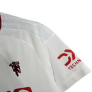Camisa Manchester United II 23/24 - Torcedor Adidas Masculina - Branca com detalhes em vermelho