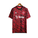 Camisa Manchester United Treino 23/24 - Torcedor Adidas Masculina - Vermelho com detalhes em preto e branco