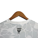 Camisa Inter Miami Edição Especial 23/24 - Torcedor Bape Masculina - Branca com detalhes em cinza