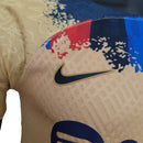 Camisa Barcelona Edição Especial 23/24 - Jogador Nike Masculina - Bege com detalhes azul e vermelho