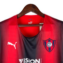 Camisa Cerro Portenho I 23/24 - Torcedor Puma Masculina - Vermelha com detalhes em azul e branca
