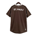 Camisa FC St Pauli I 23/24 - Torcedor Diiy Masculina - Marrom com detalhes em vermelhos e branco