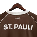 Camisa FC St Pauli I 23/24 - Torcedor Diiy Masculina - Marrom com detalhes em vermelhos e branco