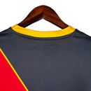 Camisa Rayo Vallecano II 23/24 - Torcedor Umbro Masculina - Preta com detalhes em vermelho e amarelo