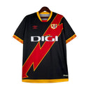 Camisa Rayo Vallecano II 23/24 - Torcedor Umbro Masculina - Preta com detalhes em vermelho e amarelo