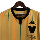 Camisa Venezia Treino 23/24 - Torcedor Kappa Masculina - Bege com detalhes em preto