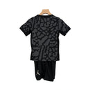 Kit Infantil Paris Saint-Germain III 23/24 Jordan - Preto com detalhes em cinza e branco