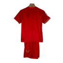 Kit Infantil Sevilla II Castore 23/24 - Vermelho com ondulações cinza e dourado