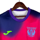 Camisa Leganés II 23/24 - Torcedor Joma Masculina - Rosa com detalhes em azul e verde