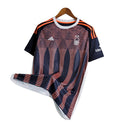 Camisa Nottingham Forest Edição Especial 23/24 - Masculina Adidas - Azul com detalhes em laranja e branco