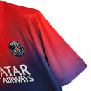 Camisa Paris Saint-Germain Treino 23/24 - Torcedor Nike Masculina - Vermelha com detalhes em azul e branco