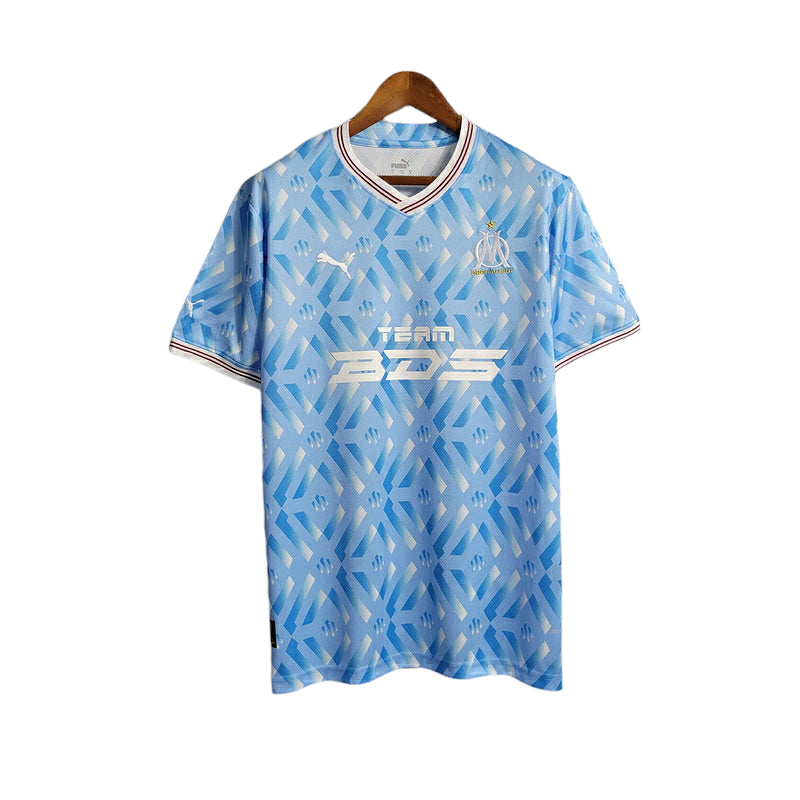 Camisa Olympique Marseille Treino 23/24 - Torcedor Puma Masculina - Azul com detalhes em branco e dourado