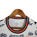 Camisa Lorient Edição Especial 23/24 - Torcedor Umbro Masculina - Branca com detalhes em preto e laranja