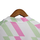 Camisa Manchester City Treino 23/24 - Torcedor Puma Masculina - Branca com detalhes em verde e rosa