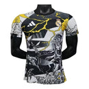 Camisa Real Madrid Pré-jogo Marvel Avengers 25/26 - Jogador Adidas Masculina - Branca com detalhes em preto e amarelo