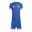 Kit Infantil Seleção Curaçao I 25/26 - Adidas - Azul com detalhes em branco