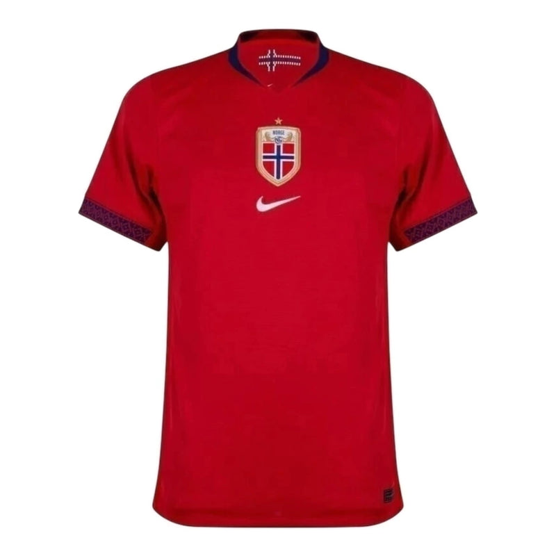 Camisa Seleção Noruega I 25/26 - Torcedor Nike Masculina - Vermelha com detalhes em azul
