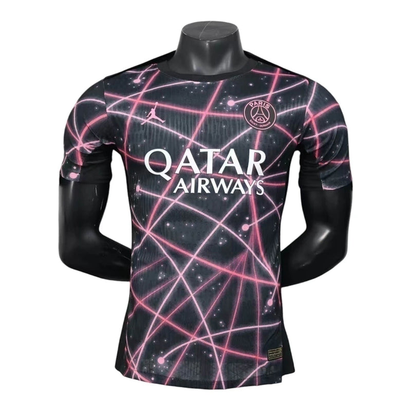 Camisa Paris Saint-Germain Pré-jogo 25/26 - Jogador Jordan Masculina - Preta com detalhes em rosa